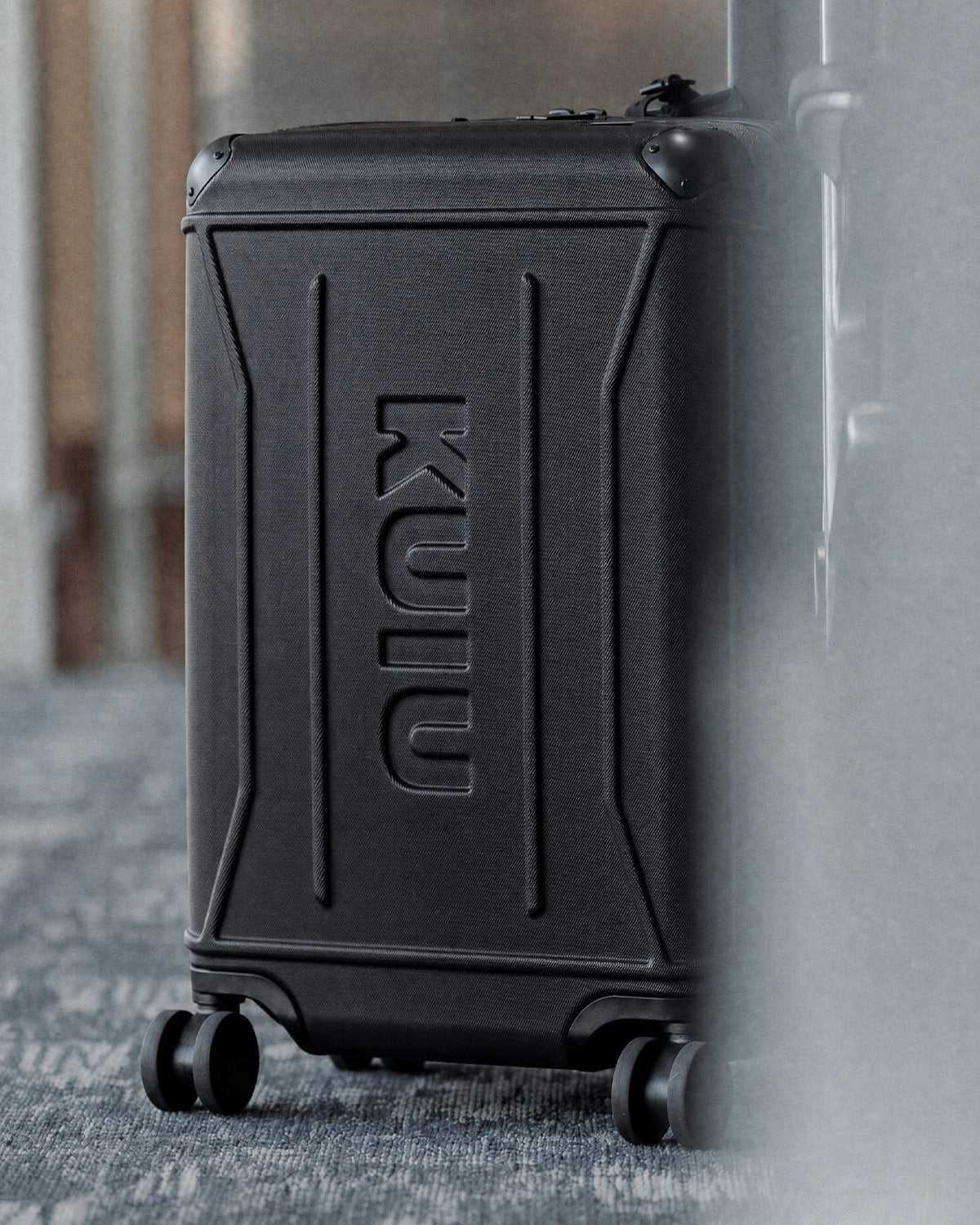 Hardline Spinner Carry-On | Black