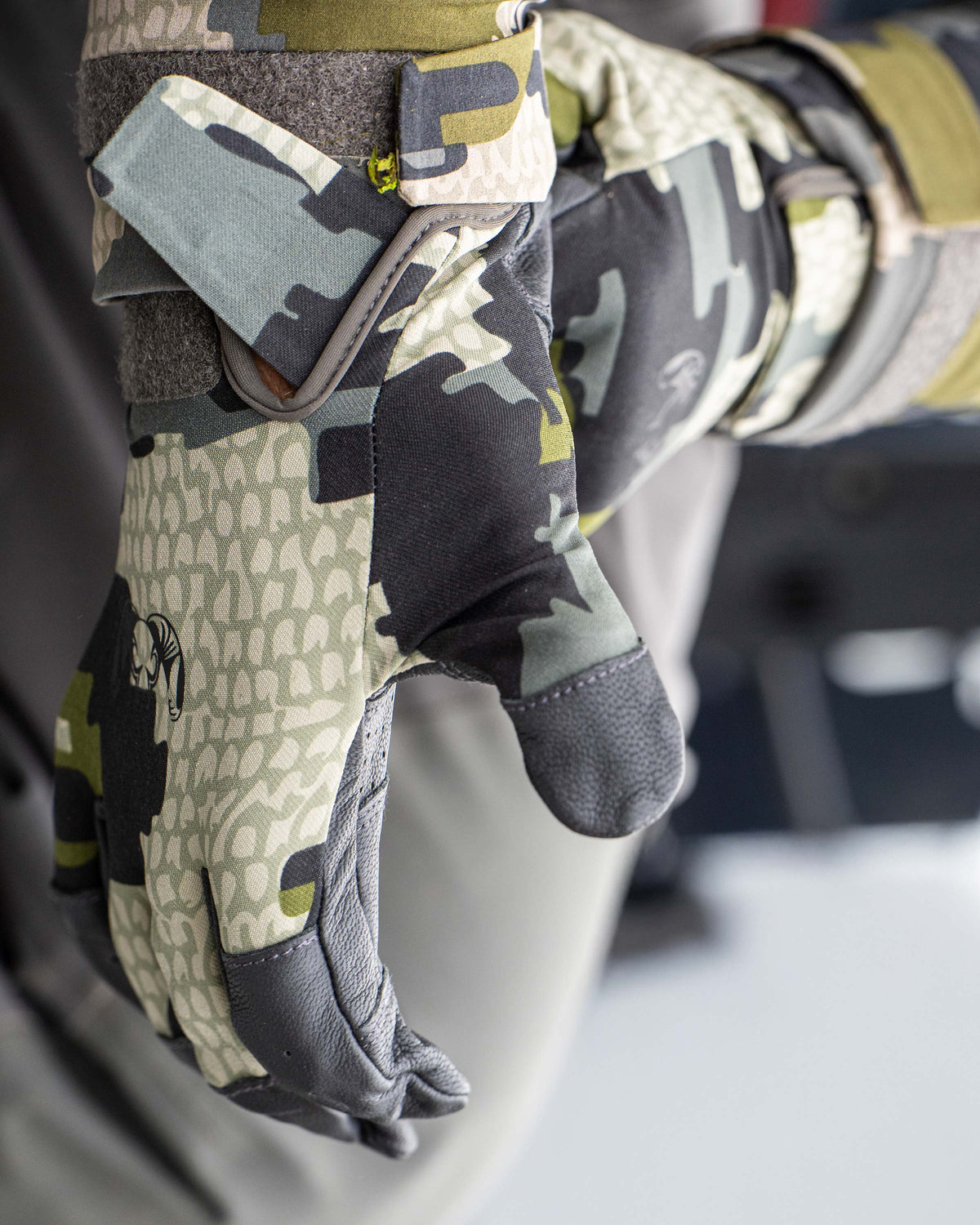 Precision Glove | Valo